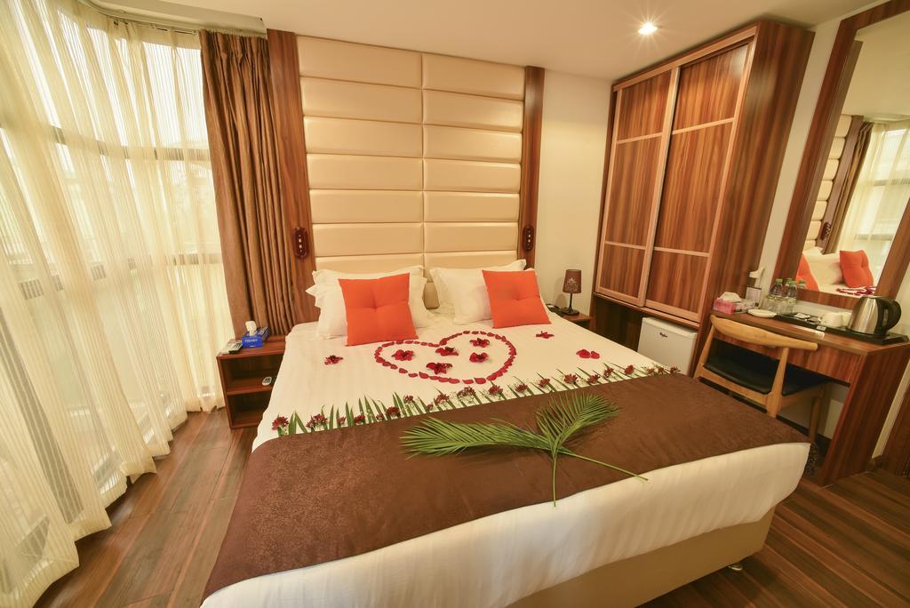 Crown Arena Hotel Hulhumale Bagian luar foto