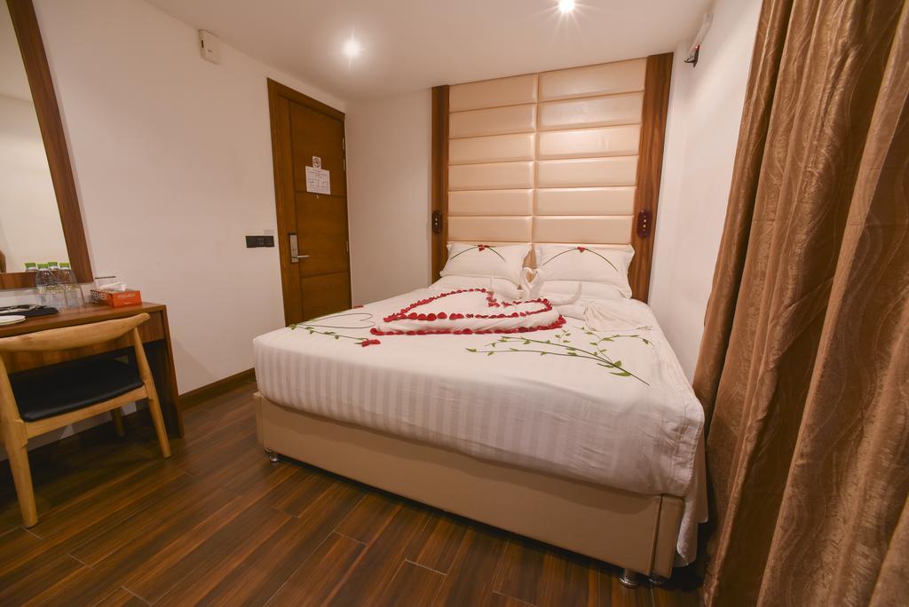 Crown Arena Hotel Hulhumale Bagian luar foto